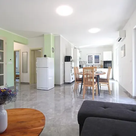 House Volme 2259 Semesterbostad Banjole